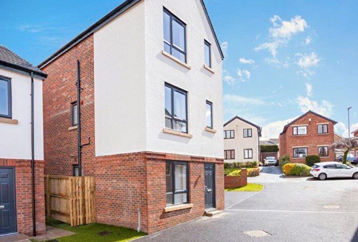 4 Bedroom Detached House To Rent In Calder Grove, Wakefield, WF4