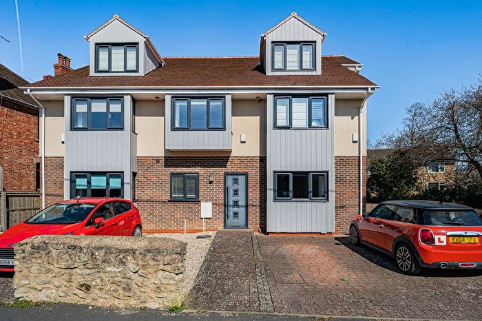 2 Bedroom Terraced House To Rent In Church Road, Wheatley, OX33