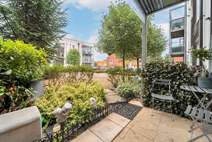 2 Bedroom Flat For Sale In Wylie Gardens, Basingstoke, RG24