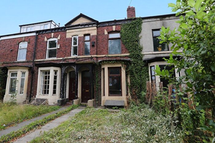 3 Bedroom Terraced House For Sale In Manchester Road, Heywood, OL10