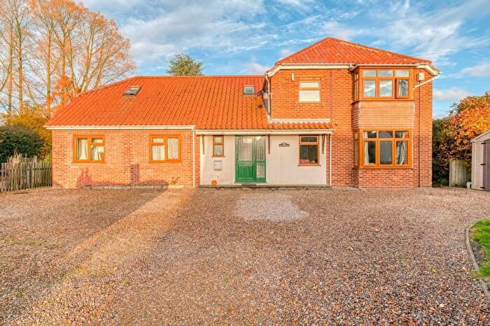 6 Bedroom Detached House For Sale In Dereham Road, Beeston, PE32