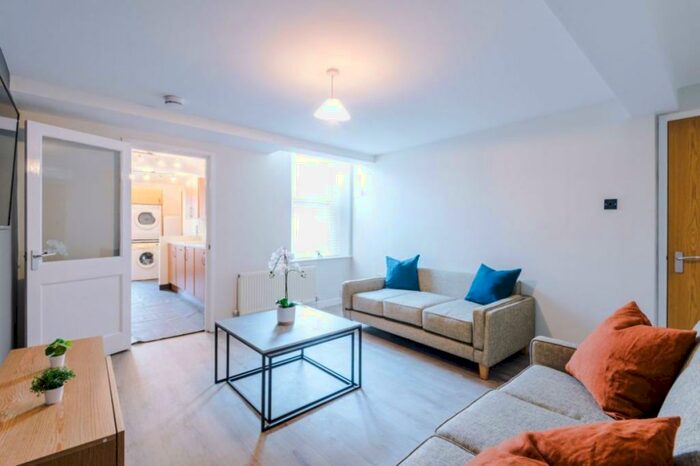 6 Bedroom Terraced House To Rent In Chillingham Road, Newcastle, NE6