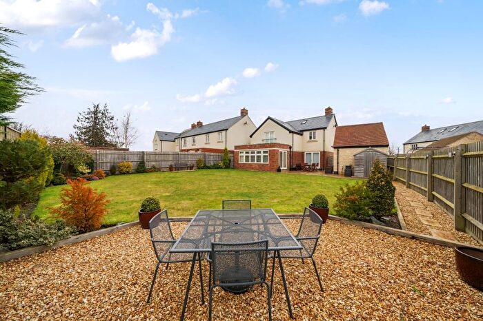 4 Bedroom Detached House For Sale In Dovecote Place, Curbridge, OX29