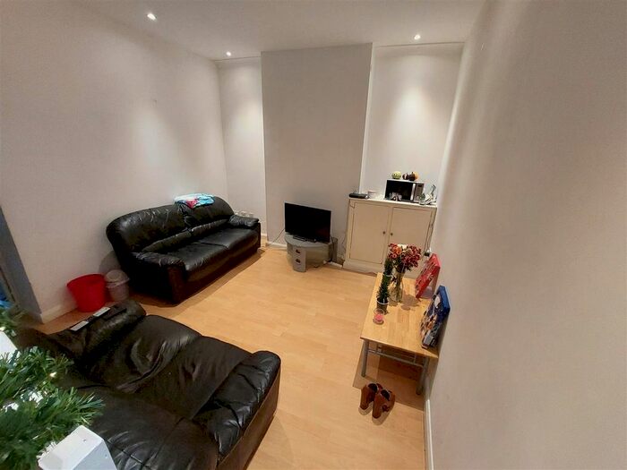 3 Bedroom Property To Rent In Hirwain Street, Cathays, Cardiff CF24
