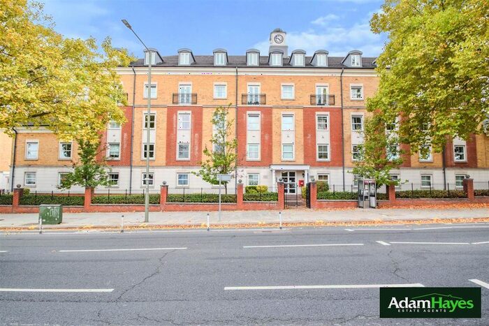 2 Bedroom Flat To Rent In High Road, North Finchley, N12