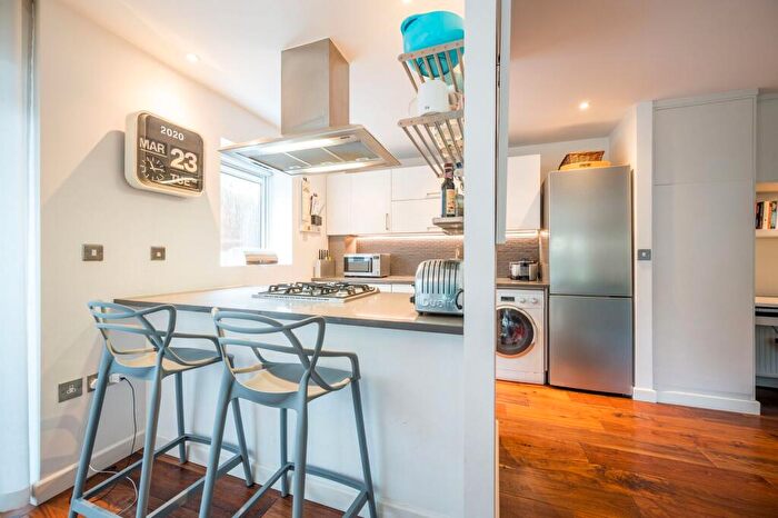 2 Bedroom Flat To Rent In Goldsmiths Row, Haggerston, London, E2