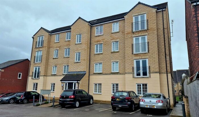 2 Bedroom Flat To Rent In Plantation Drive, Bradford, BD9