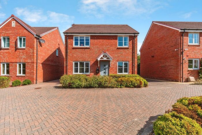 4 Bedroom Detached House For Sale In Baddesley Close, North Baddesley, Southampton, Hampshire, SO52
