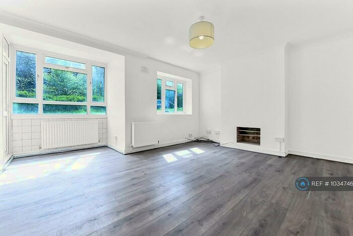 3 Bedroom Flat To Rent In London, London, SE2