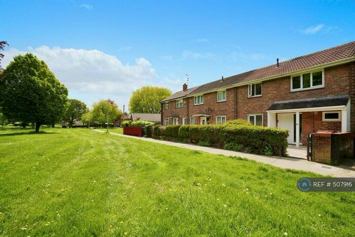 3 Bedroom Terraced House To Rent In Marston Avenue, Swindon, SN2