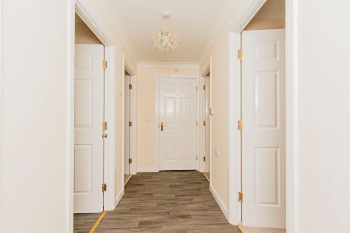 2 Bedroom Semi-Detached Bungalow For Sale In Back Northgate, Pontefract, WF8