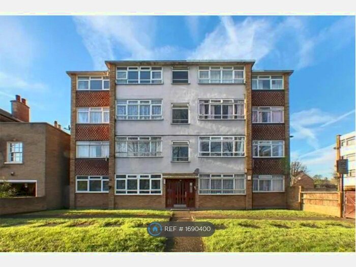 2 Bedroom Flat To Rent In Burnt Ash Road, London, SE12