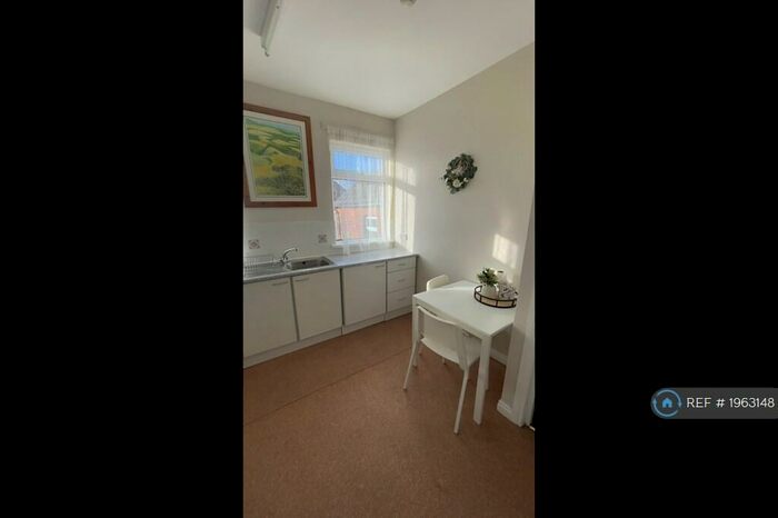 1 Bedroom Flat To Rent In Upper Newtownards Road, Belfast, BT4