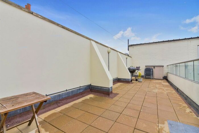 2 Bedroom Flat To Rent In Tarring Road, Worthing, BN11