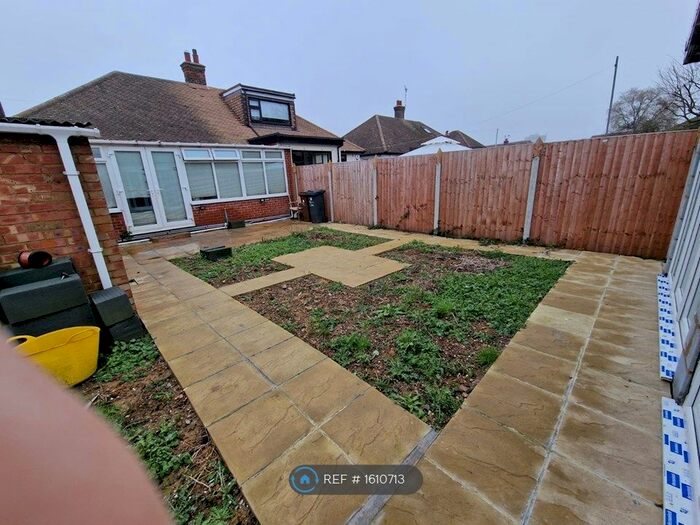 4 Bedroom Bungalow To Rent In Chadville Gardens, Romford, RM6
