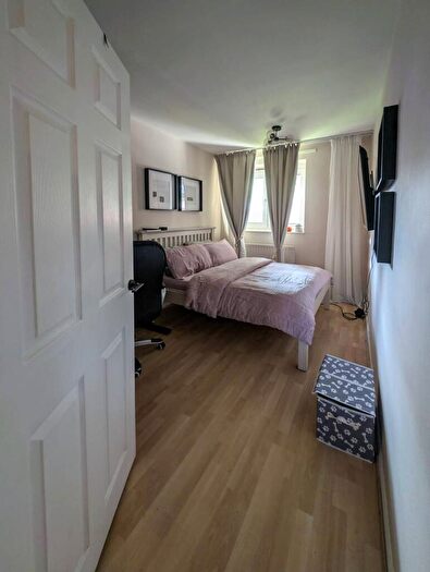 3 Bedroom Flat To Rent In Hunton Street, Shoreditch, London, E1