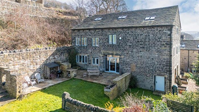 5 Bedroom Detached House For Sale In Cooper House Barn, Luddendenfoot, Halifax, HX2