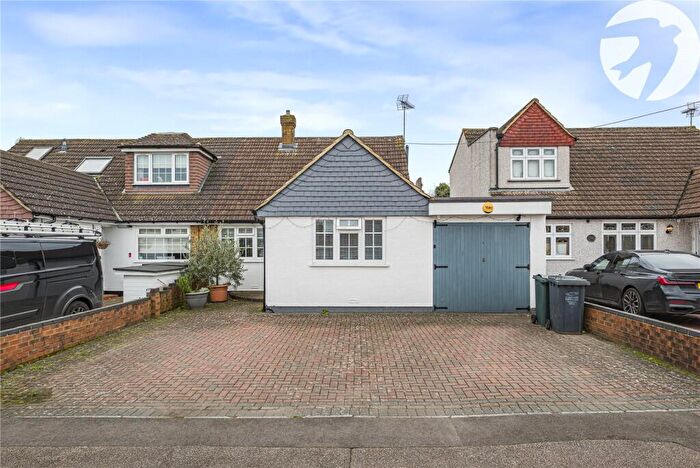 4 Bedroom Bungalow For Sale In Harold Road, Dartford, Kent, DA2
