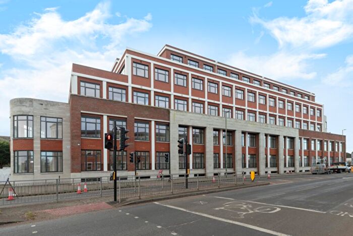 2 Bedroom Apartment To Rent In Pycroft Road Chertsey, KT16