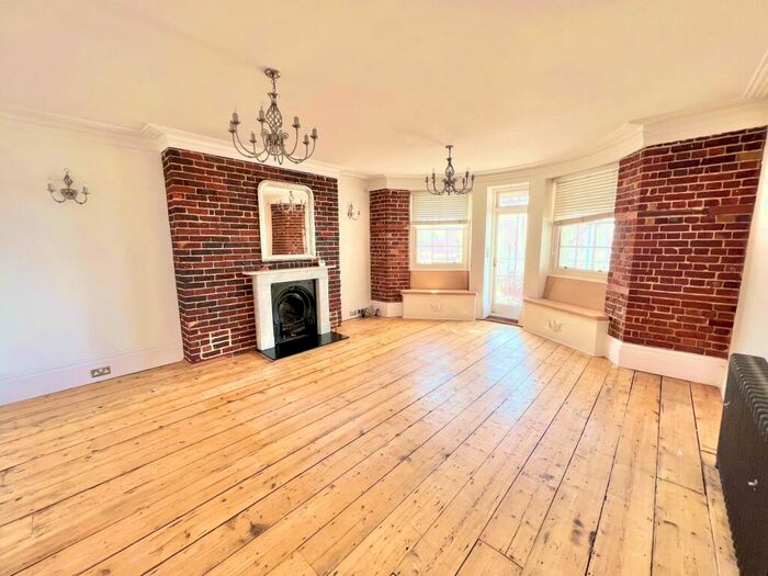 3 Bedroom Apartment To Rent In Marine Parade, Brighton, BN2