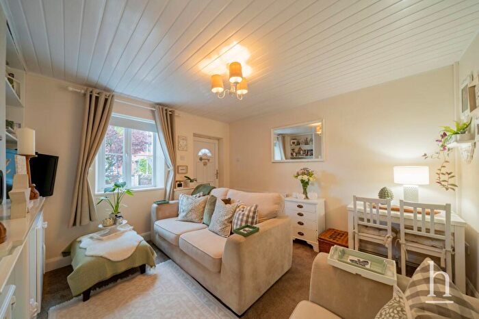 2 Bedroom Cottage For Sale In Sandy Lane, Heswall, CH60