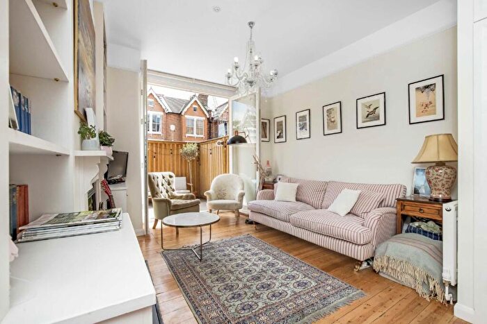 4 Bedroom Semi-Detached House To Rent In Waveney Avenue, Peckham Rye, SE15