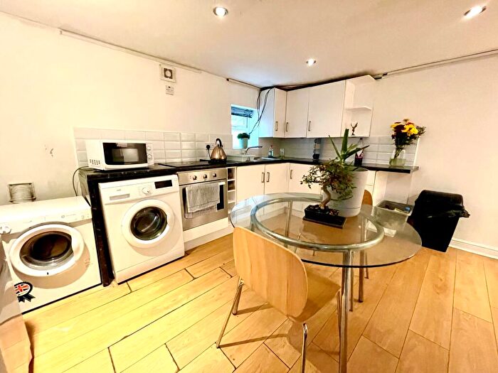 2 Bedroom Flat To Rent In Mayfield Road, Whalley Range, M16