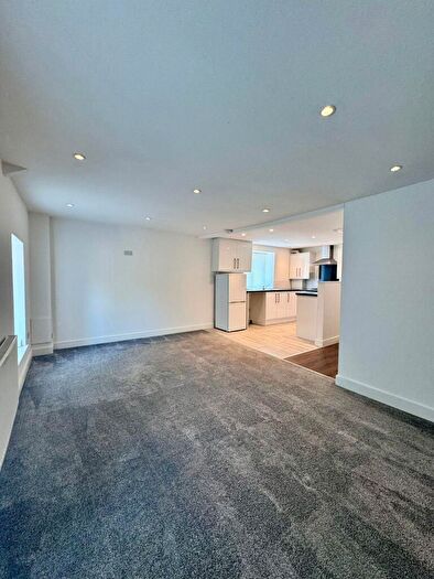 2 Bedroom Flat To Rent In Tredegar Street, Risca, NP11