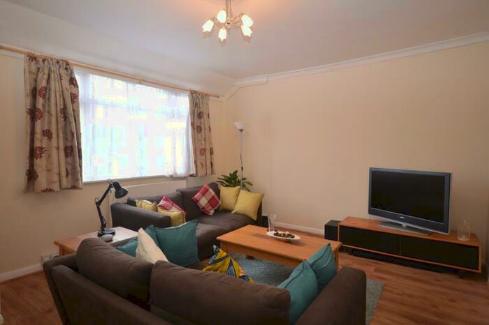 3 Bedroom Semi-Detached House To Rent In Market Street, East Ham, London, E6
