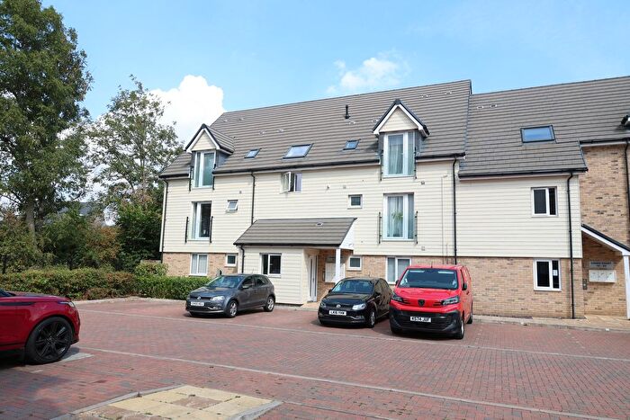 2 Bedroom Flat To Rent In Cameo Court, Aylesbury, HP18
