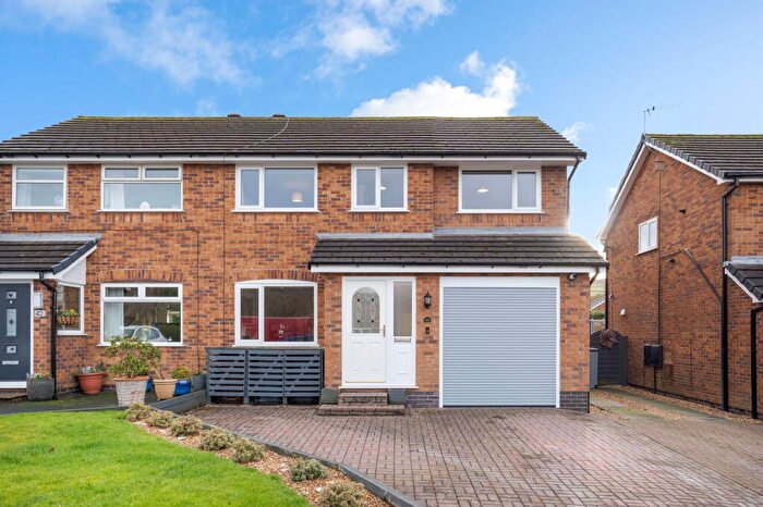 4 Bedroom Semi-Detached House For Sale In Hillwood Drive, Glossop, SK13