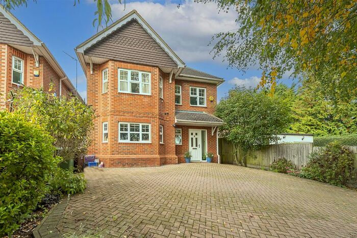 5 Bedroom Detached House For Sale In Common Lane, Harpenden, AL5