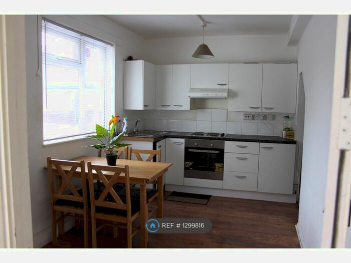 4 Bedroom Maisonette To Rent In Parkview, Yiewsley, West Drayton, UB7