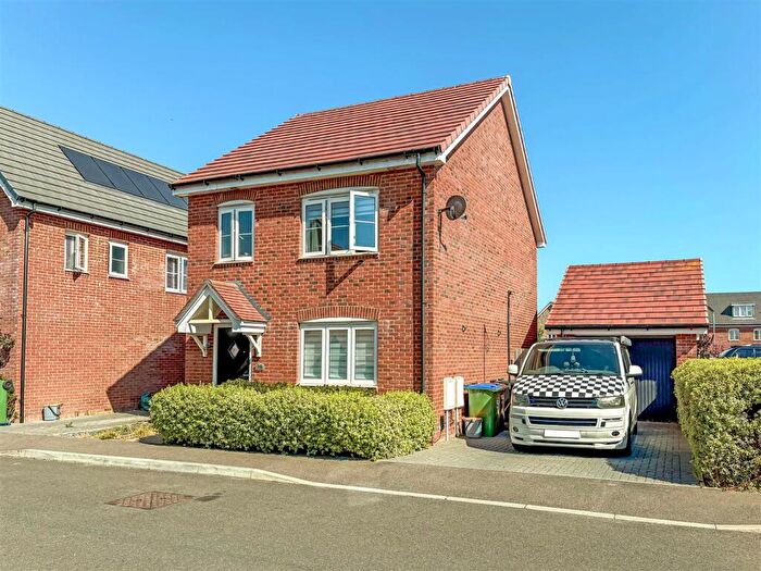 3 Bedroom Detached House For Sale In Linseed Way, Yapton, Arundel, BN18