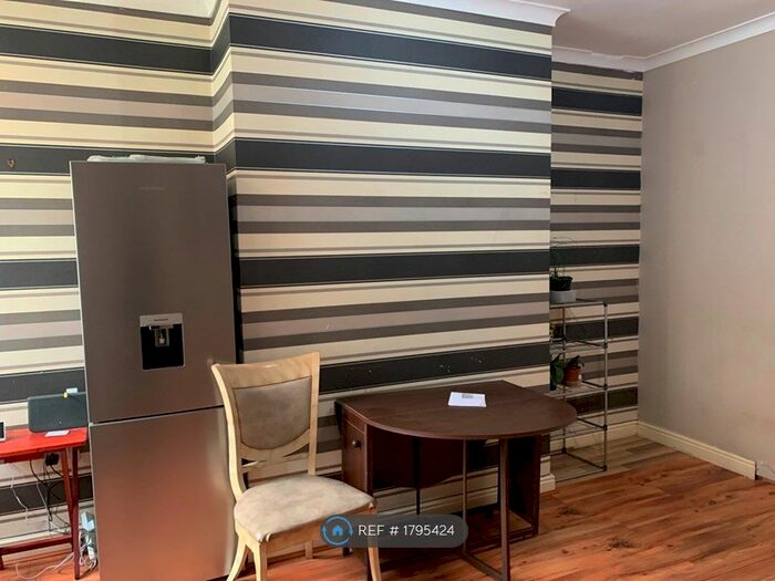 3 Bedroom Terraced House To Rent In Edmund Street, Salford, M6