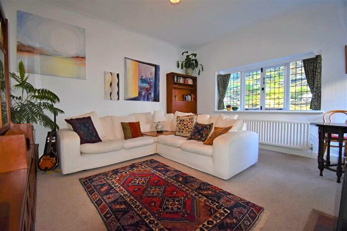 2 Bedroom Maisonette To Rent In Lansdowne Road, Aldershot, GU11