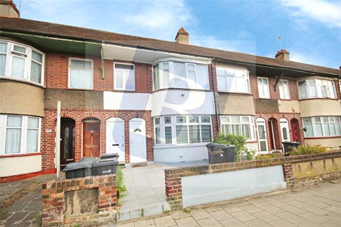 2 Bedroom Maisonette To Rent In High Road, Chadwell Heath, RM6
