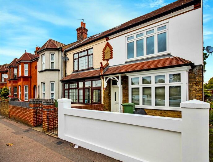 3 Bedroom Semi-Detached House To Rent In Park View Road, Welling, DA16
