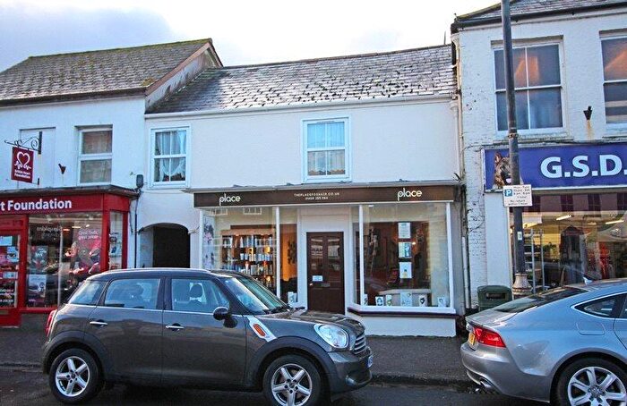 2 Bedroom Flat To Rent In The Square, Holsworthy, Devon, EX22