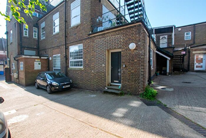 1 Bedroom Flat To Rent In High Street, Uckfield, TN22