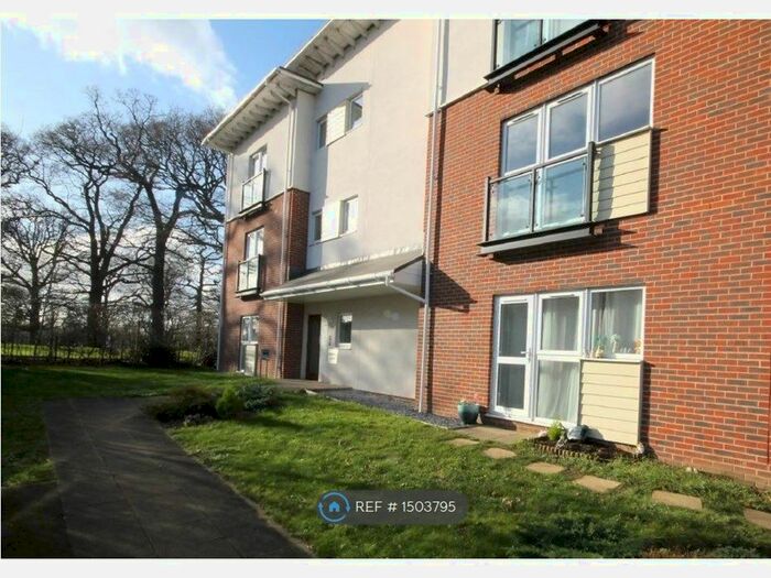 2 Bedroom Flat To Rent In Park View Road, Leatherhead, Surrey, KT22