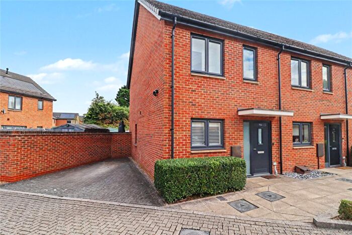 2 Bedroom End Of Terrace House For Sale In Reed Street, Woking, Surrey, GU22