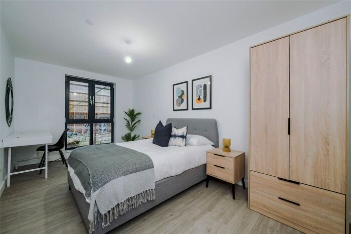 2 Bedroom Flat To Rent In Crossings, Park Green, Macclesfield SK11