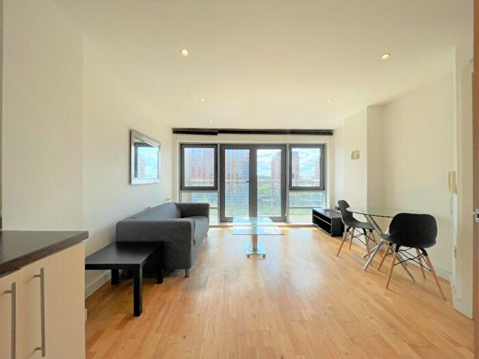 1 Bedroom Flat To Rent In Gotts Road, Leeds, LS12