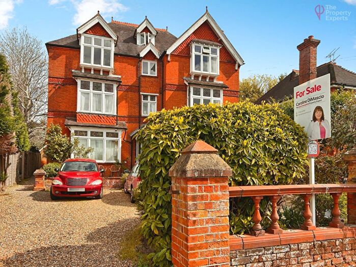 3 Bedroom Flat For Sale In Woodlands Road, Camberley, GU15
