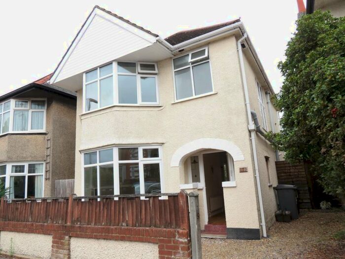 5 Bedroom House To Rent In Bedroom Detached House In Winton, BH9