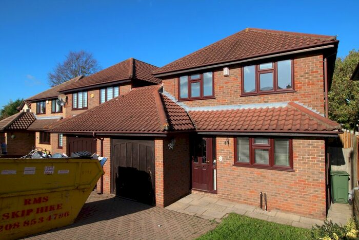 4 Bedroom Semi-Detached House To Rent In Sullivan Close, Dartford, DA1