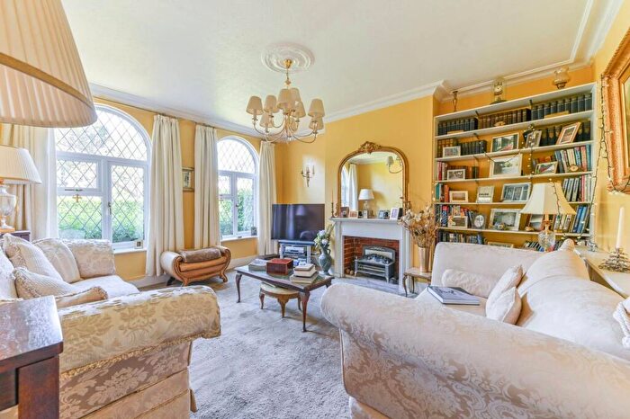 4 Bedroom Semi Detached House For Sale In Rutland Gardens, East Croydon, Croydon, CR0