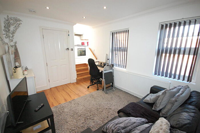 1 Bedroom Flat To Rent In Sydney Road, N8