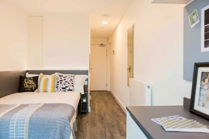 Studio To Rent In Westway, London, W12